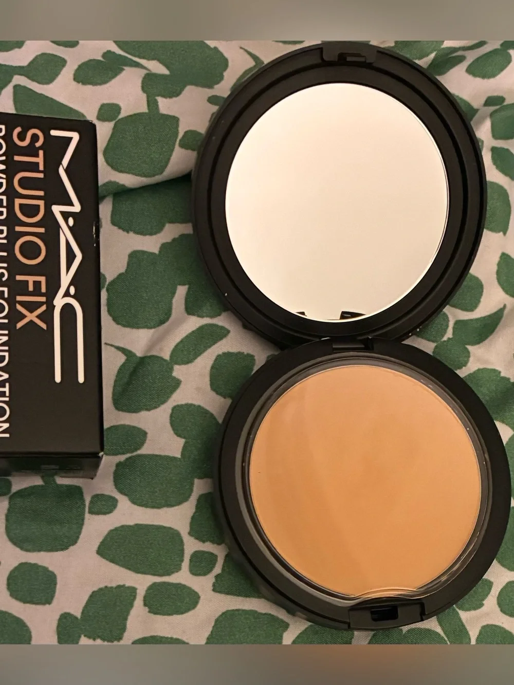 MAC Cosmetics m·a·c studio